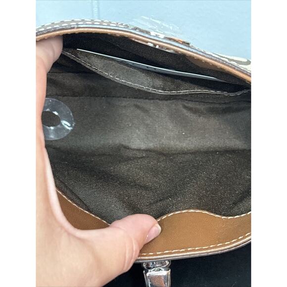 ❌SOLD❌ Coach Vintage Turnlock Wristlet - Picture 13 of 14